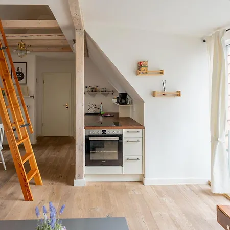 Appartamento Claras Gartenblick In Schwerin, Naehe Schloss, Hbf & Altstadt, Ruhige Zentrale Lage, Kostenfreie Parkplaetze