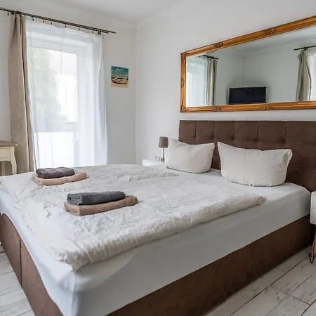 Claras Gartenblick In Schwerin, Naehe Schloss, Hbf & Altstadt, Ruhige Zentrale Lage, Kostenfreie Parkplaetze Appartamento