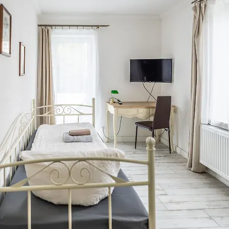 Claras Gartenblick In Schwerin, Naehe Schloss, Hbf & Altstadt, Ruhige Zentrale Lage, Kostenfreie Parkplaetze Appartamento *