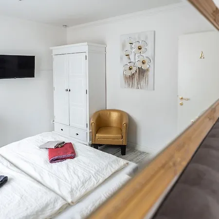Appartamento Claras Gartenblick In Schwerin, Naehe Schloss, Hbf & Altstadt, Ruhige Zentrale Lage, Kostenfreie Parkplaetze *