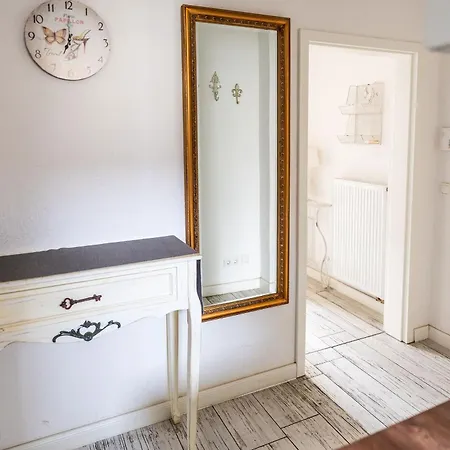 Appartamento Claras Gartenblick In Schwerin, Naehe Schloss, Hbf & Altstadt, Ruhige Zentrale Lage, Kostenfreie Parkplaetze