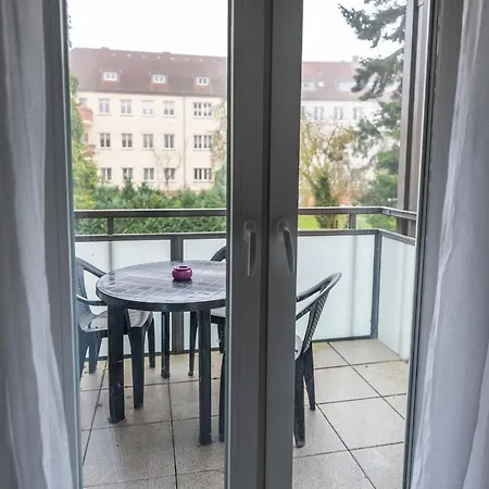 Claras Gartenblick In Schwerin, Naehe Schloss, Hbf & Altstadt, Ruhige Zentrale Lage, Kostenfreie Parkplaetze Appartamento