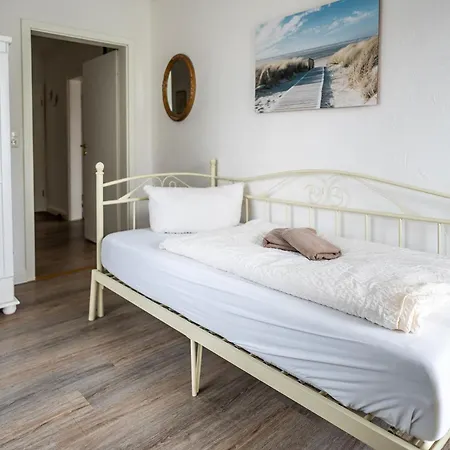 Appartamento Claras Gartenblick In Schwerin, Naehe Schloss, Hbf & Altstadt, Ruhige Zentrale Lage, Kostenfreie Parkplaetze *