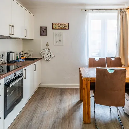 Appartamento Claras Gartenblick In Schwerin, Naehe Schloss, Hbf & Altstadt, Ruhige Zentrale Lage, Kostenfreie Parkplaetze *