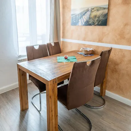 Appartamento Claras Gartenblick In Schwerin, Naehe Schloss, Hbf & Altstadt, Ruhige Zentrale Lage, Kostenfreie Parkplaetze *