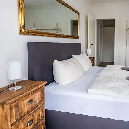 Claras Gartenblick In Schwerin, Naehe Schloss, Hbf & Altstadt, Ruhige Zentrale Lage, Kostenfreie Parkplaetze Appartamento *