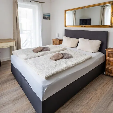 Appartamento Claras Gartenblick In Schwerin, Naehe Schloss, Hbf & Altstadt, Ruhige Zentrale Lage, Kostenfreie Parkplaetze
