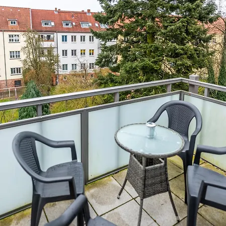 Appartamento Claras Gartenblick In Schwerin, Naehe Schloss, Hbf & Altstadt, Ruhige Zentrale Lage, Kostenfreie Parkplaetze *
